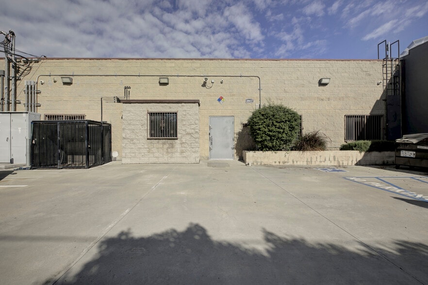 Primary Photo Of 18417 Bryant St, Northridge Service For Sale