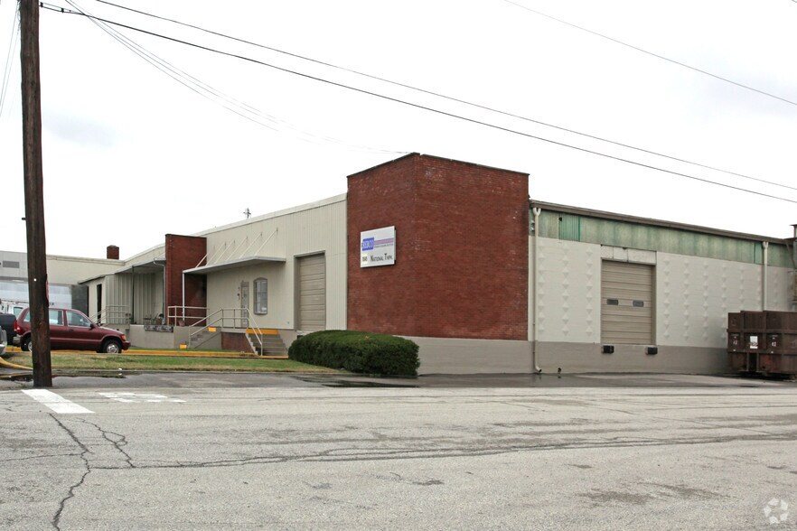 More Photos Of 7635 National Tpke, Louisville Warehouse For Lease