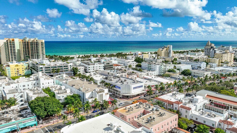 More Photos Of 220 Espanola Way, Miami Beach Storefront For Sale
