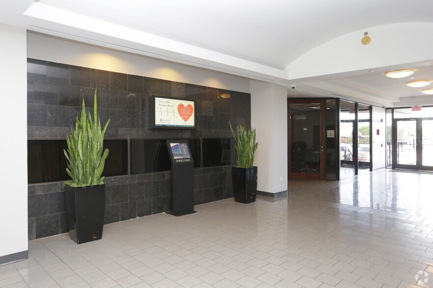 More Photos Of 2550 Gray Falls Dr, Houston Office For Lease