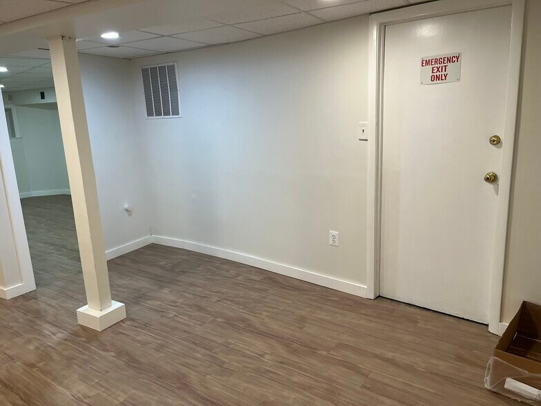 More Photos Of 5 Barney Cir SE, Washington Medical For Lease