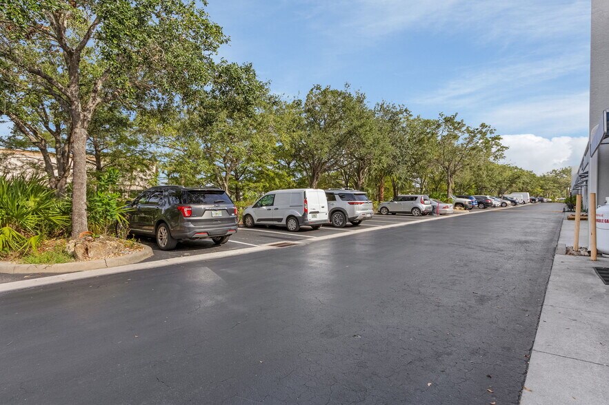 More Photos Of 4110 Enterprise Ave, Naples Unknown For Lease