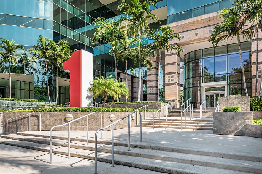 More Photos Of 1 E Broward Blvd, Fort Lauderdale Office Residential For Lease