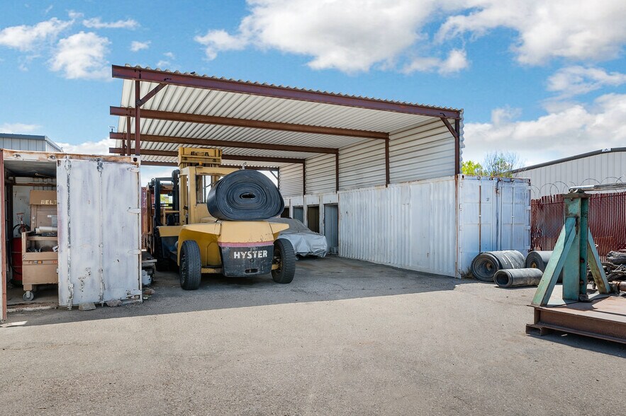 More Photos Of 2023 W Price St, Tucson Manufacturing For Sale