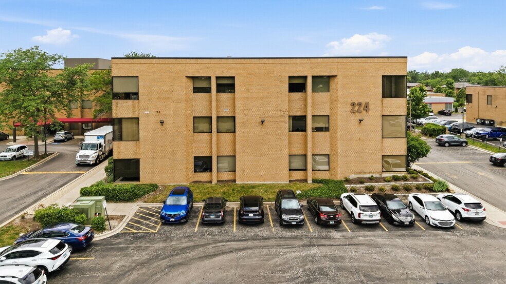 More Photos Of 1S224 Summit Ave, Oakbrook Terrace Medical For Lease