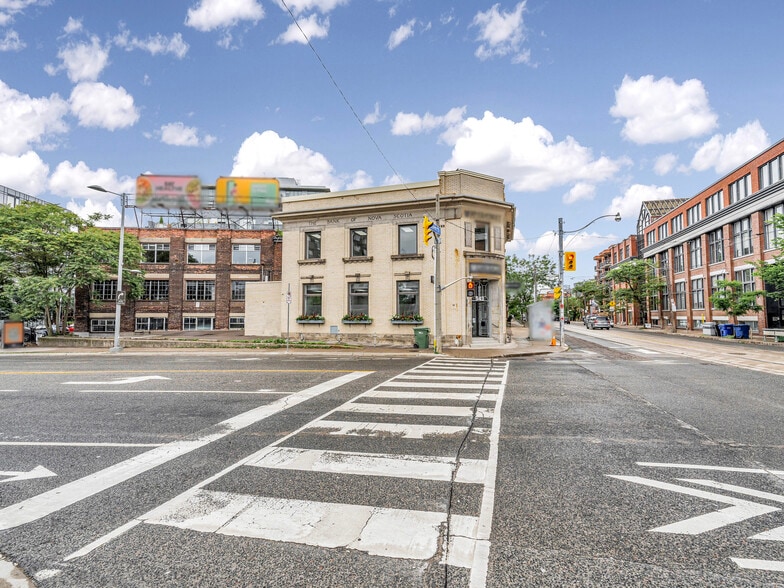 More Photos Of 541 Queen St E, Toronto Storefront For Lease