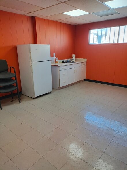 More Photos Of 570 Oleander Rd, Palm Springs Manufacturing For Lease