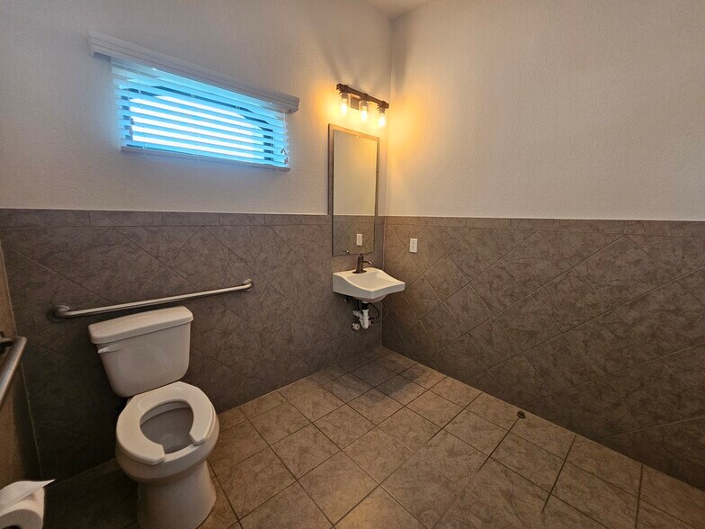 More Photos Of 230 Klattenhoff Ln, Hutto Office For Lease