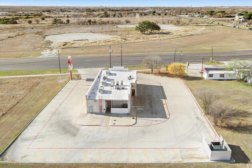 More Photos Of 912 N 38th St, Killeen General Retail For Sale