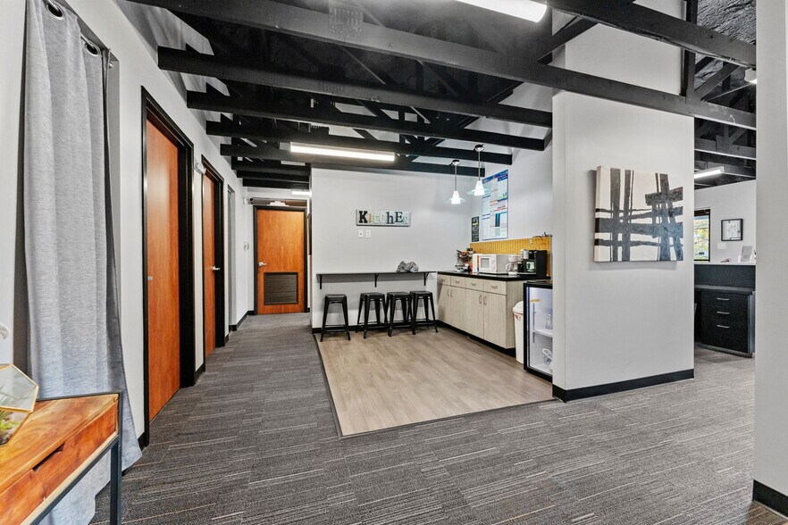 More Photos Of 3007 W Cypress St, Tampa General Retail For Sale