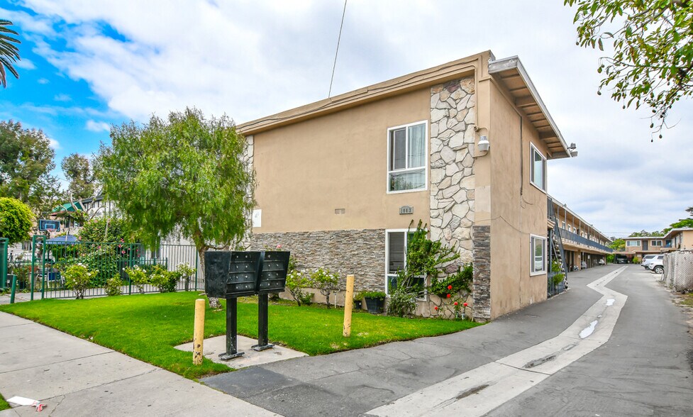 Primary Photo Of 1003 W Bishop St, Santa Ana Apartments For Sale