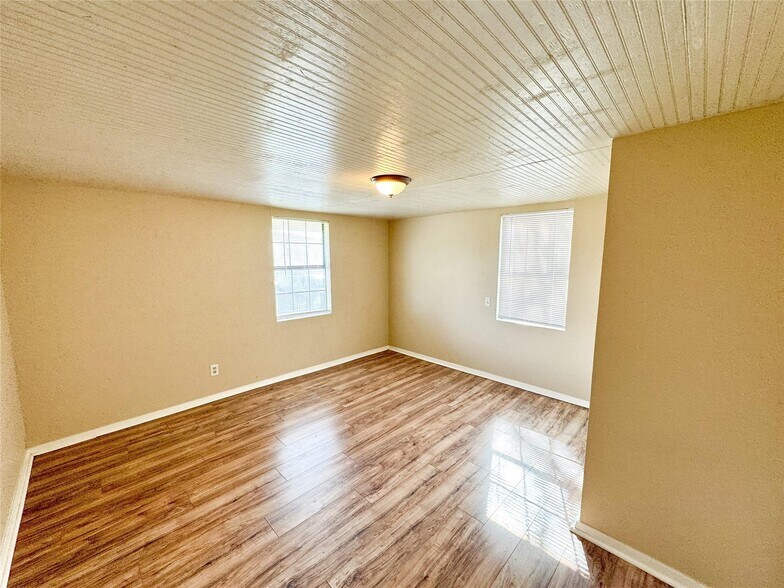 More Photos Of 1425 W Groesbeck St, Stephenville Apartments For Sale