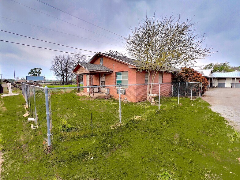 More Photos Of 413 W Broadway St, Hollis Hotel For Sale