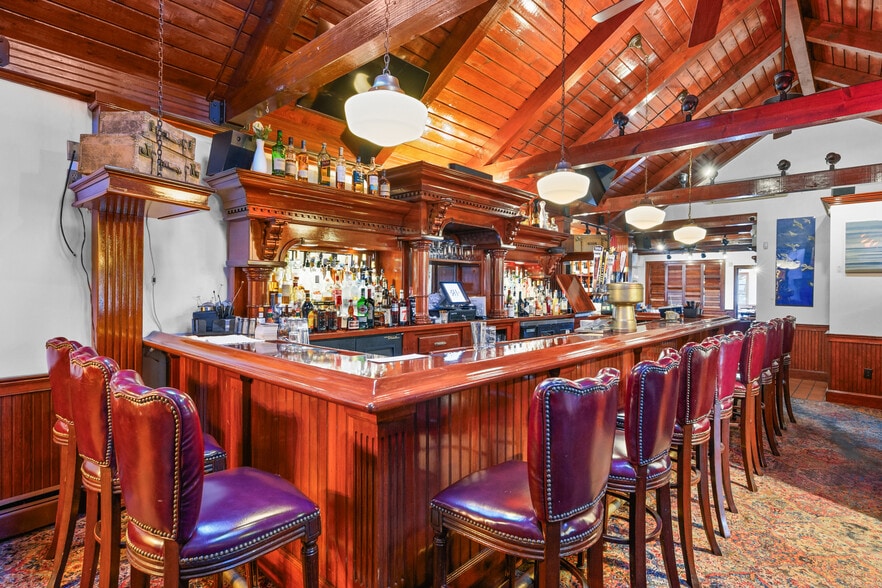 More Photos Of 488 South St, Hyannis Restaurant For Sale