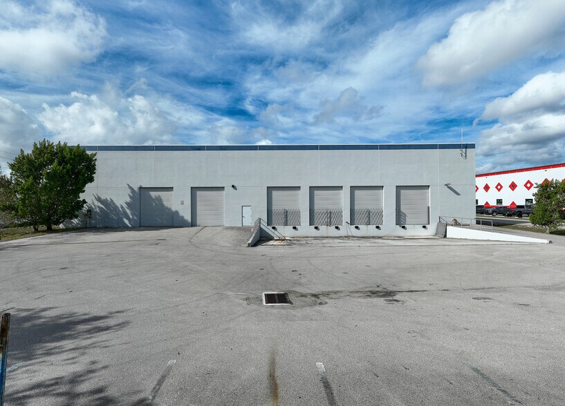 More Photos Of 6150 Metro Plex Dr, Fort Myers Warehouse For Sale