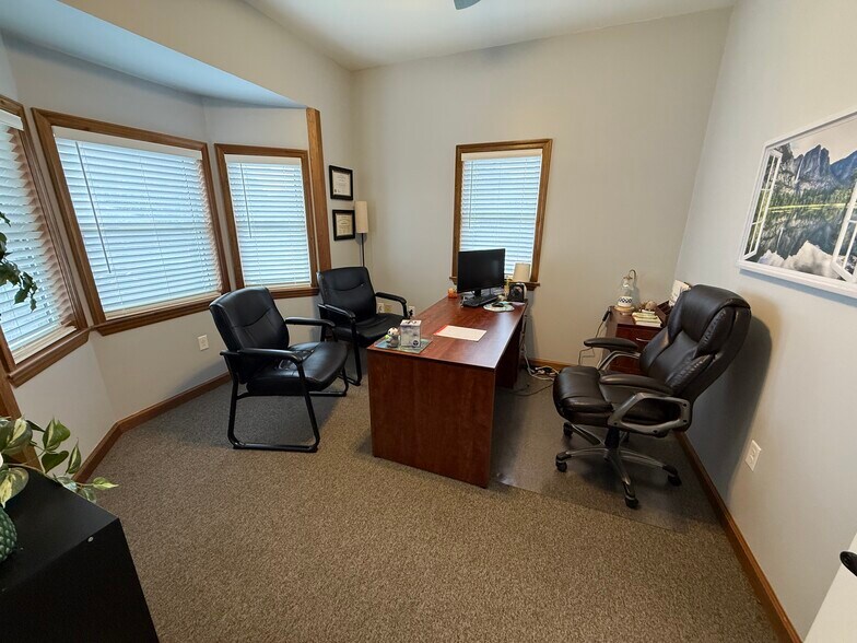 More Photos Of 624 E Main St, Lancaster Office For Lease