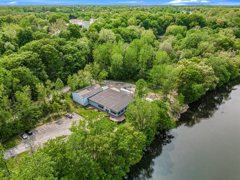 More Photos Of 15437 N Red Bud Trl, Buchanan Storefront Retail Office For Sale