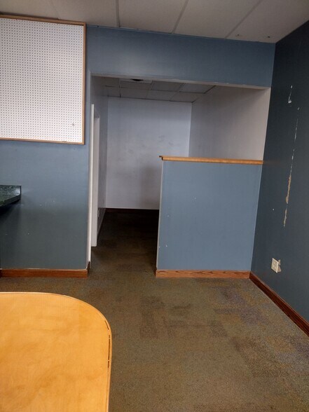 More Photos Of 16761 Saint Clair Ave, East Liverpool Unknown For Lease