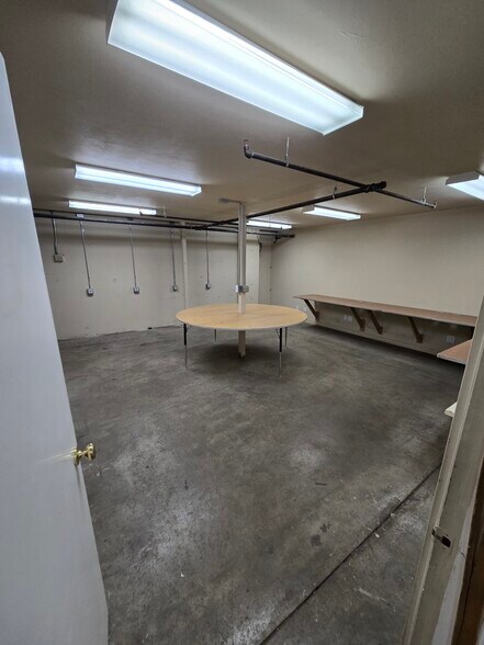 More Photos Of 1600 North Ave W, Missoula Warehouse For Lease