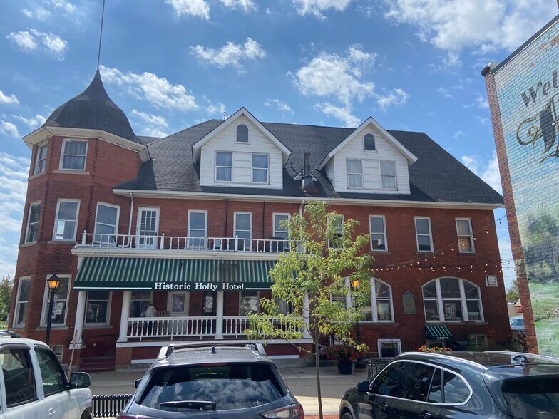 More Photos Of 110 Battle Aly, Holly Storefront For Sale