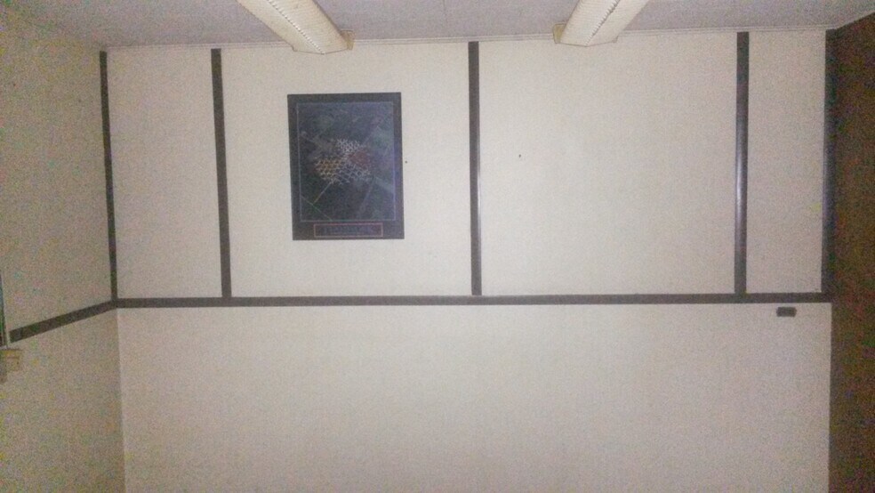 More Photos Of 315 W Mill St, Beaver Dam Manufacturing For Sale