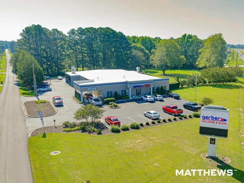 Primary Photo Of 1998 US-31, Hartselle General Retail For Sale