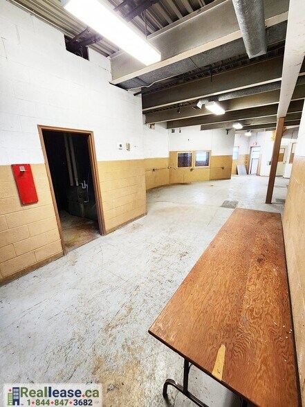 More Photos Of 37 E Victoria St, North Huron Sports And Entertainment For Lease