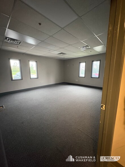 More Photos Of 20200 First Ave, Cleveland Warehouse For Lease