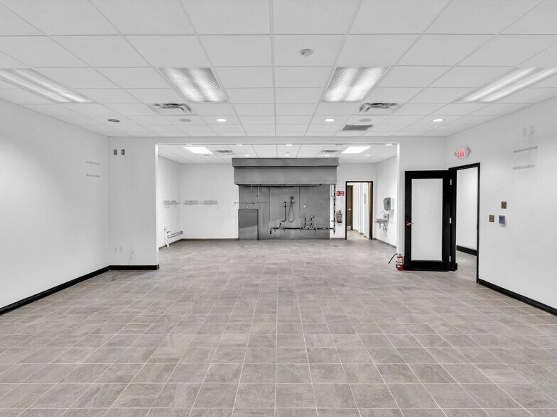More Photos Of 2200 N University Dr, Sunrise Warehouse For Lease