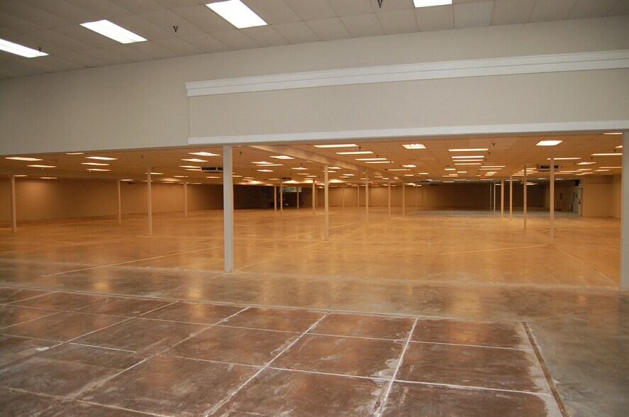 More Photos Of 400 Direct Connection Dr, Rossville Freestanding For Lease