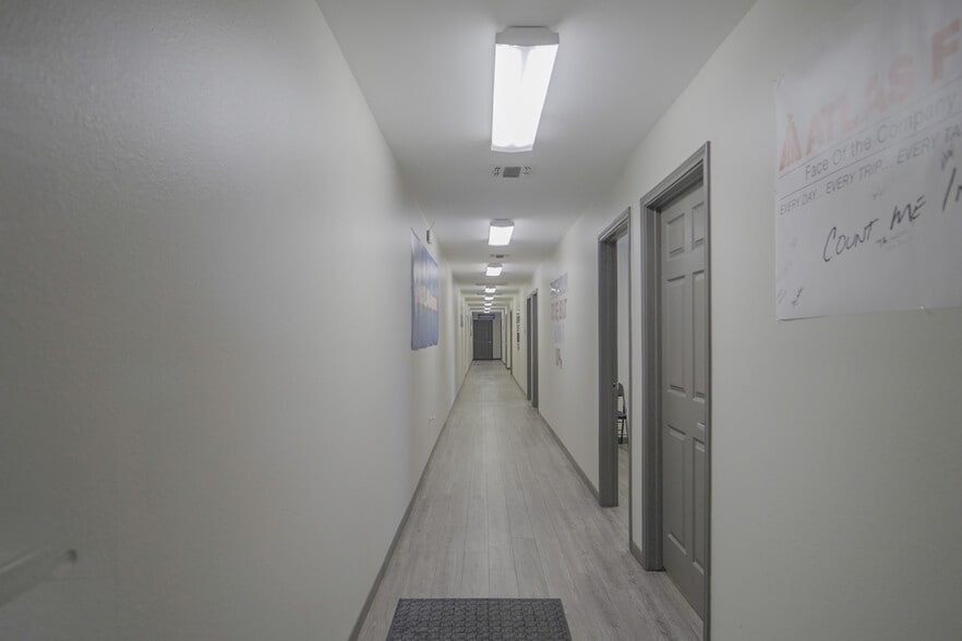 More Photos Of 808 Bob White Rd, Victoria Warehouse For Sale