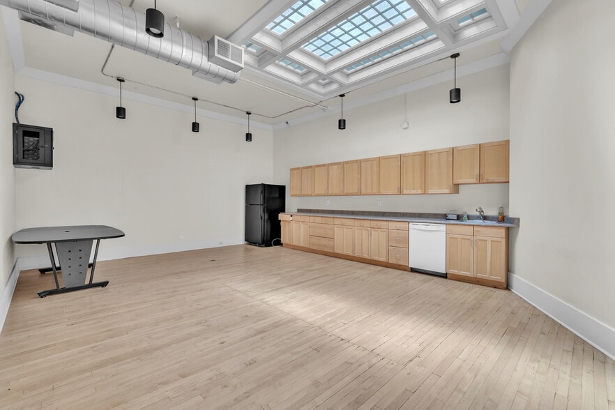 More Photos Of 26-28 S Tejon St, Colorado Springs Restaurant For Lease