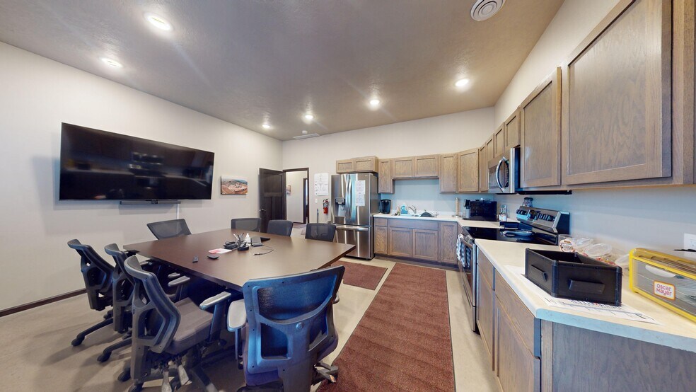 More Photos Of 10345 Hwy 83 S, Minot Flex For Sale