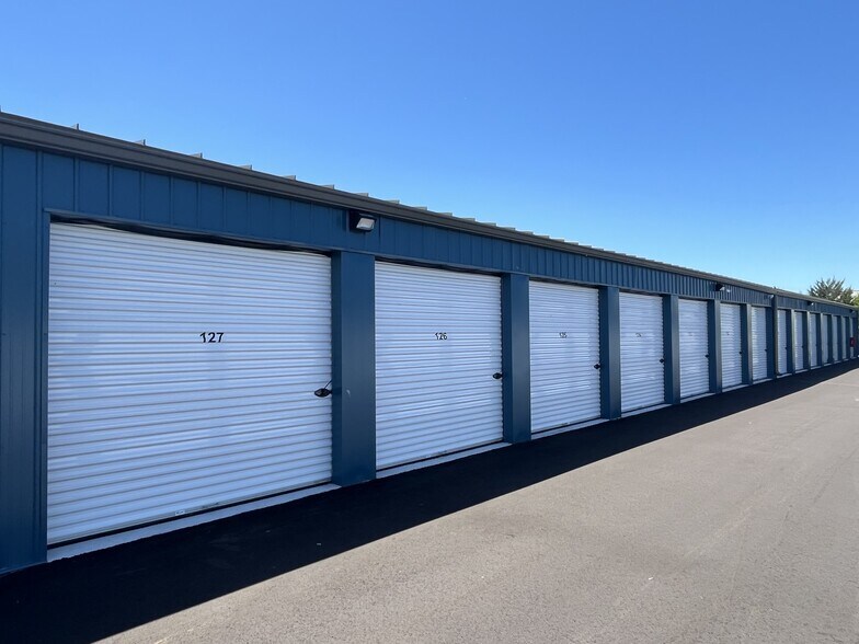 More Photos Of 1241 Winford Ave, Green Bay Self Storage For Sale