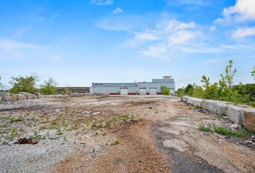 More Photos Of 2929 S Chase Ave, Milwaukee Warehouse For Sale