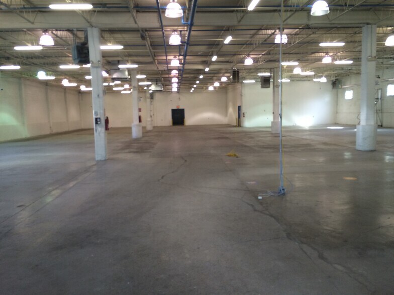 More Photos Of 65 River St, New Rochelle Showroom For Lease