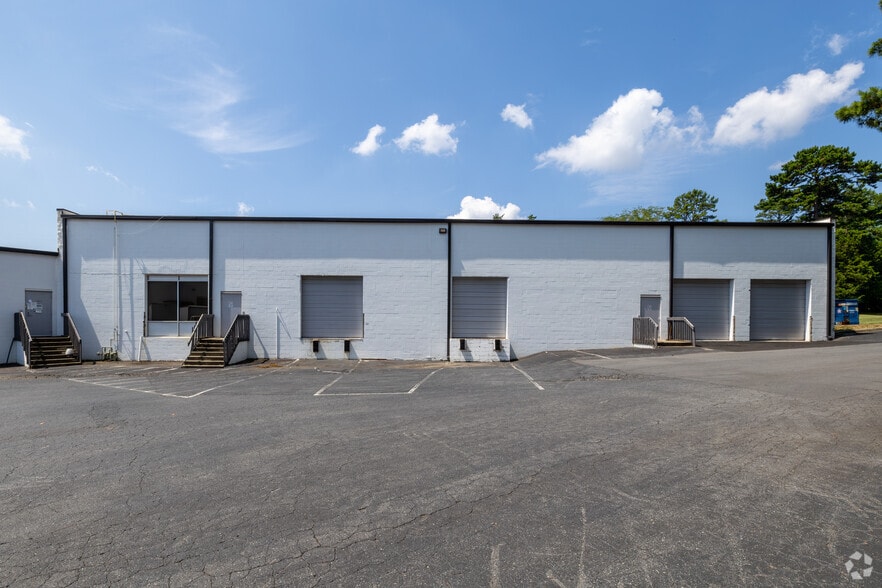 More Photos Of 1809 Cross Beam Dr, Charlotte Unknown For Lease