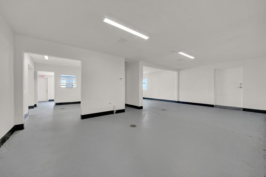 More Photos Of 311 E Commercial Blvd, Oakland Park Freestanding For Sale