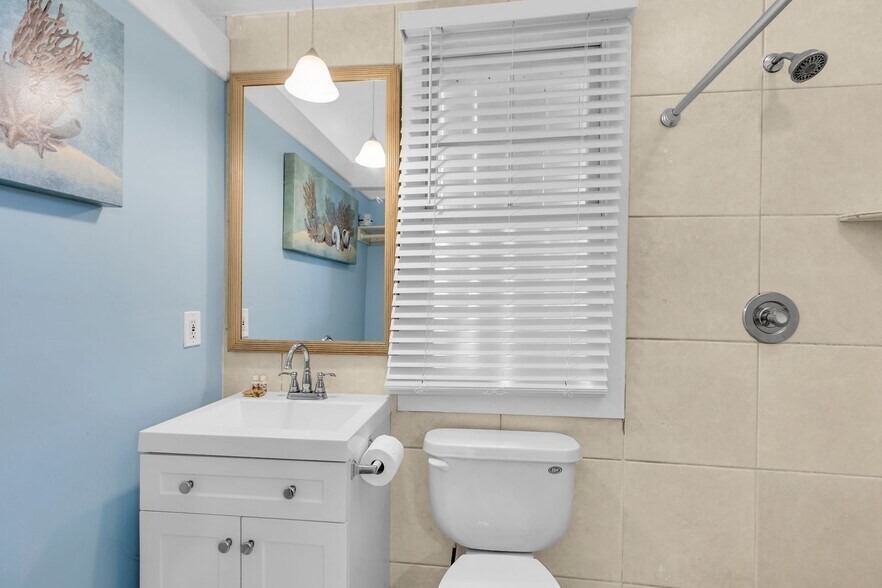 More Photos Of 243 61st St, Marathon Hotel For Sale