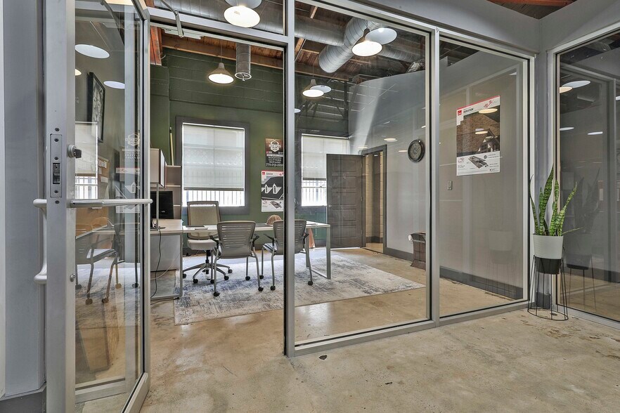 More Photos Of 147 Jackson St, Newnan Freestanding For Lease