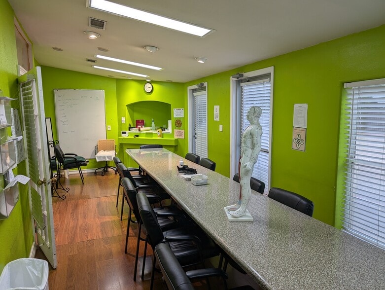 More Photos Of 1707 Fortview Rd, Austin Medical For Sale