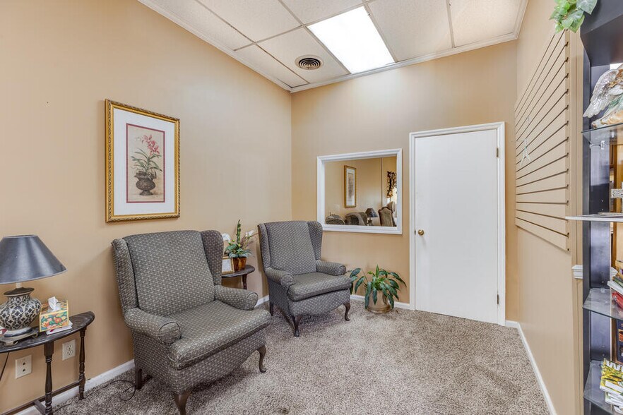 More Photos Of 111 Hudson St, Americus Office For Sale