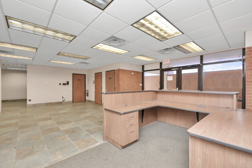More Photos Of 1500 W Highway 6, Alvin Truck Terminal For Lease