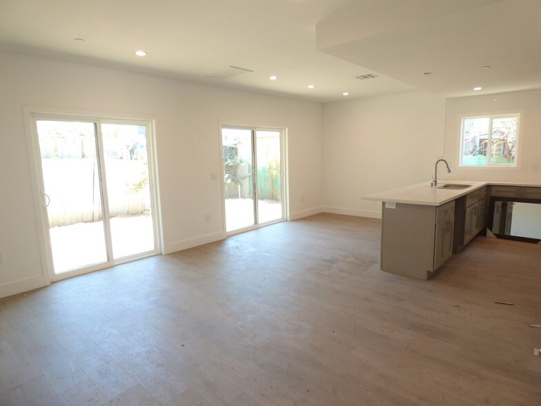 More Photos Of 1256 N Hobart Blvd, Los Angeles Apartments For Sale