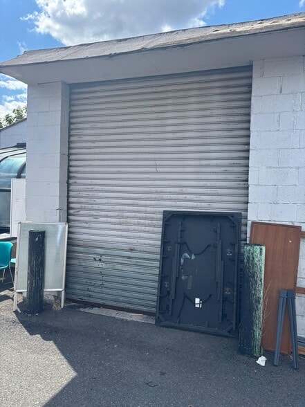 More Photos Of 386-394 Coit St, Irvington Manufacturing For Lease