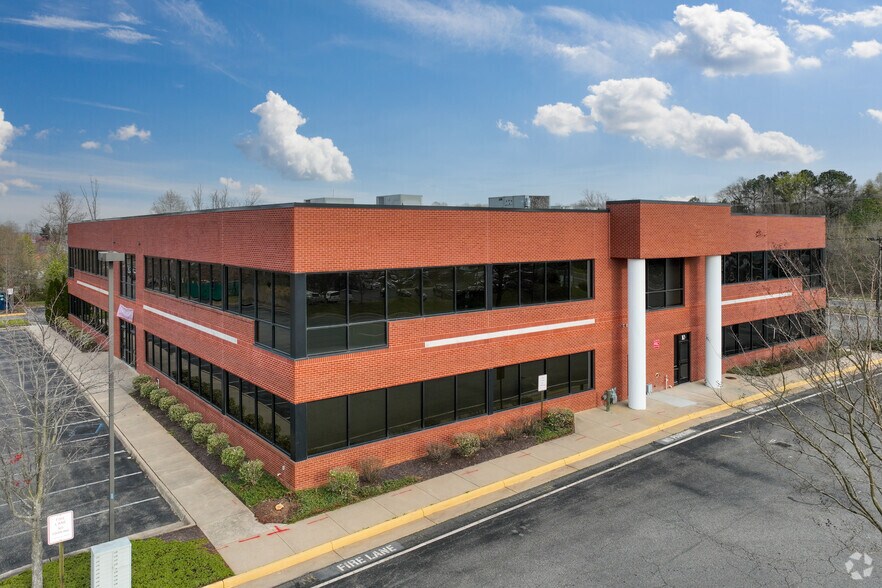 More Photos Of 10 Center St, Stafford Office For Lease