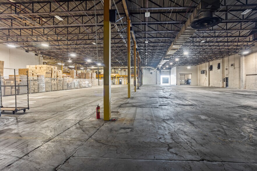 More Photos Of 1507 Willow St, Lebanon Warehouse For Sale