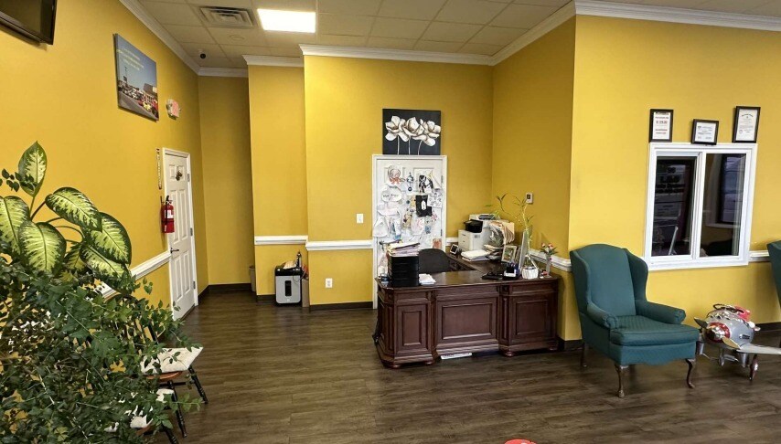 More Photos Of 96 Industrial Dr, Fredericksburg Flex For Sale