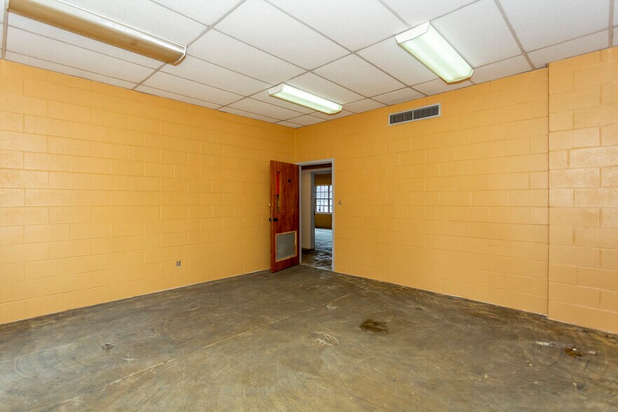 More Photos Of 2001 Avenue Z, Birmingham Religious Facility For Sale