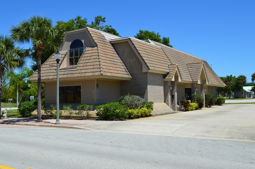 More Photos Of 300 E New Haven Ave, Melbourne Office For Sale